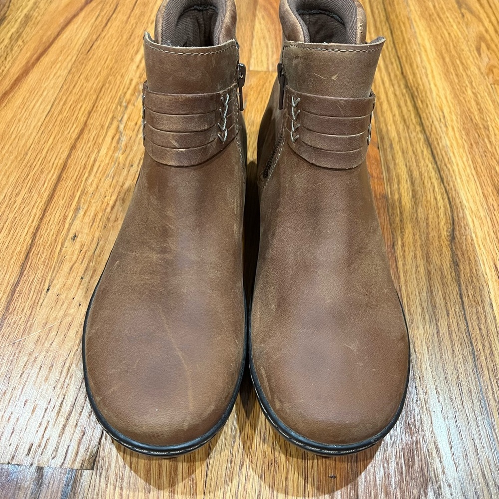 Collections by Clarks women's side zip Cora Rae Dark Tan Size 7.5‎ M Like New